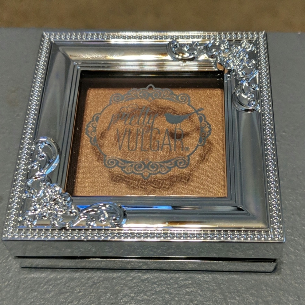 Pretty Vulgar Highlighter in Shimmering Swan